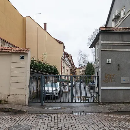 Old Town On Quiet Private Street Apartment