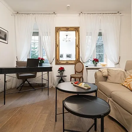 Old Town On Quiet Private Street Apartment *