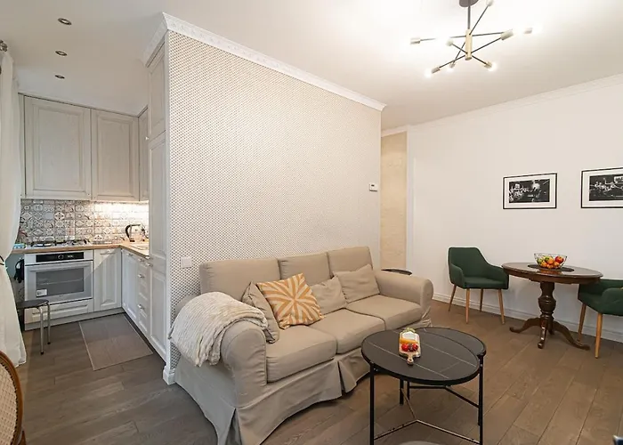 Old Town On Quiet Private Street *