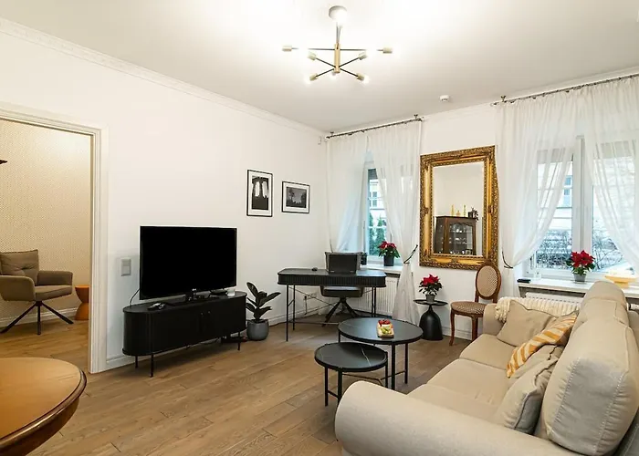 Old Town On Quiet Private Street Apartment