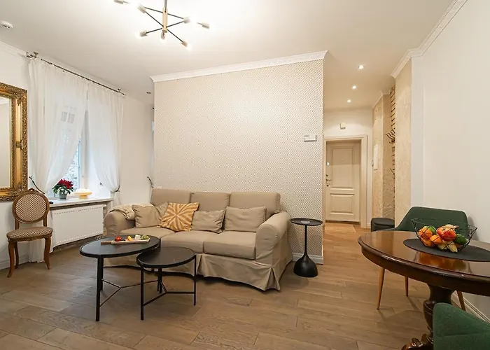 Old Town On Quiet Private Street *