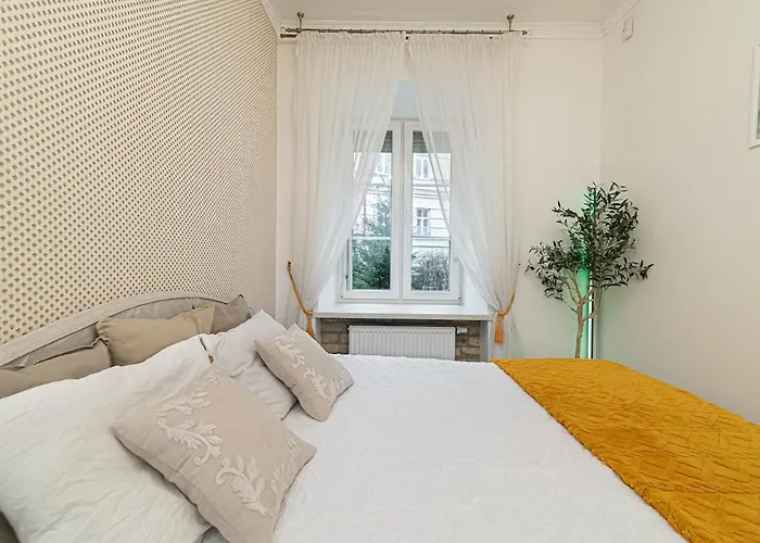 Old Town On Quiet Private Street