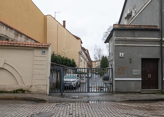 Old Town On Quiet Private Street Apartment